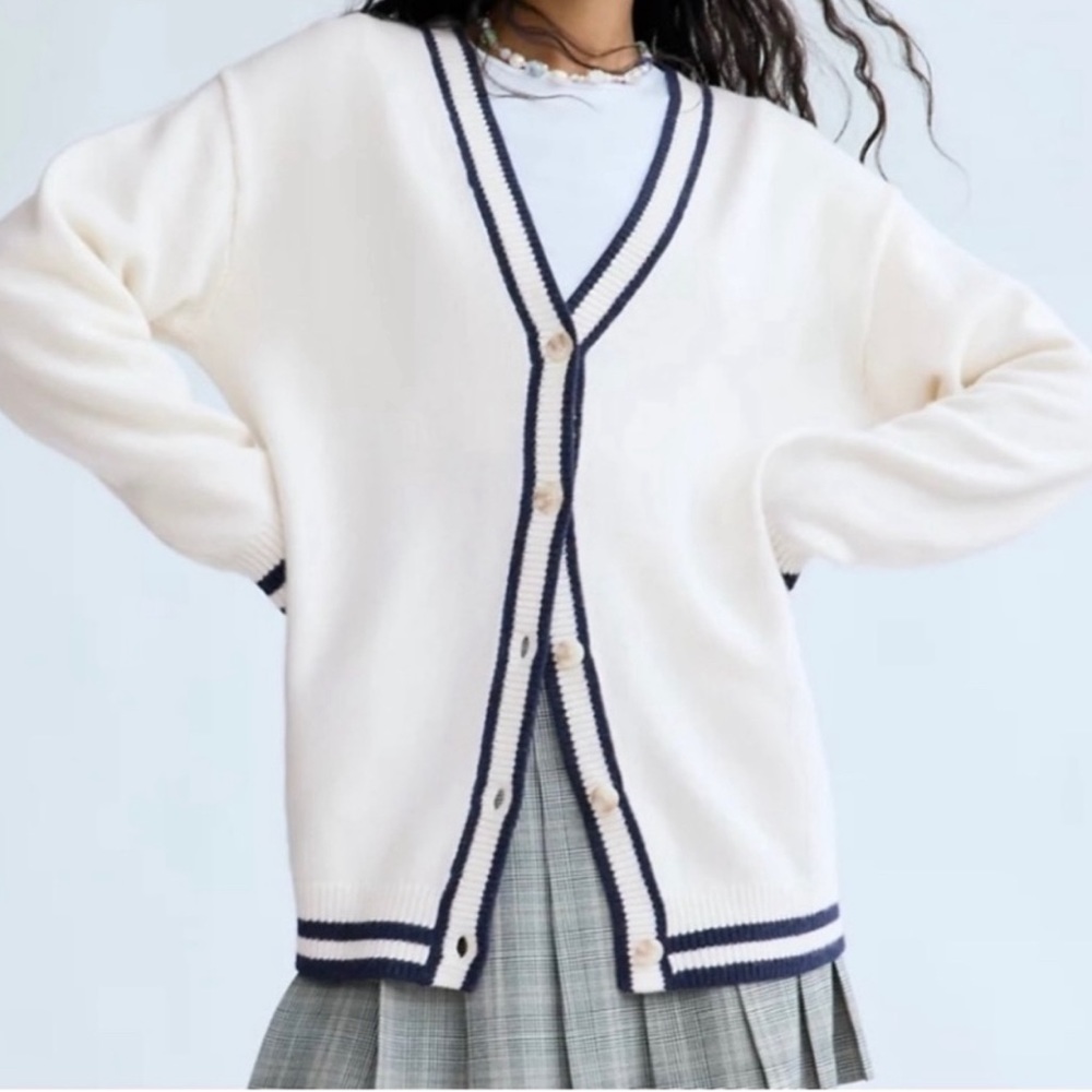 Aritzia Sunday best lamora cardigan whisper white classic navy